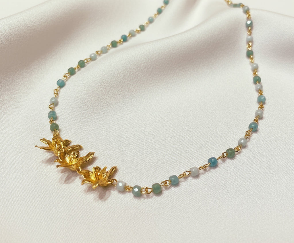 Collar Tres Orquidea Maxillaria Aguamarina