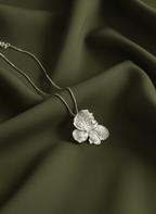 Gargantilla Flor Hortensia Plata Ecológica - Joyería Botánica | Liz de la Cruz