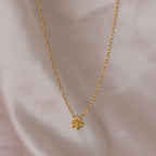 Gargantilla Mini Flor Sauco - Joyería Botánica | Liz de la Cruz