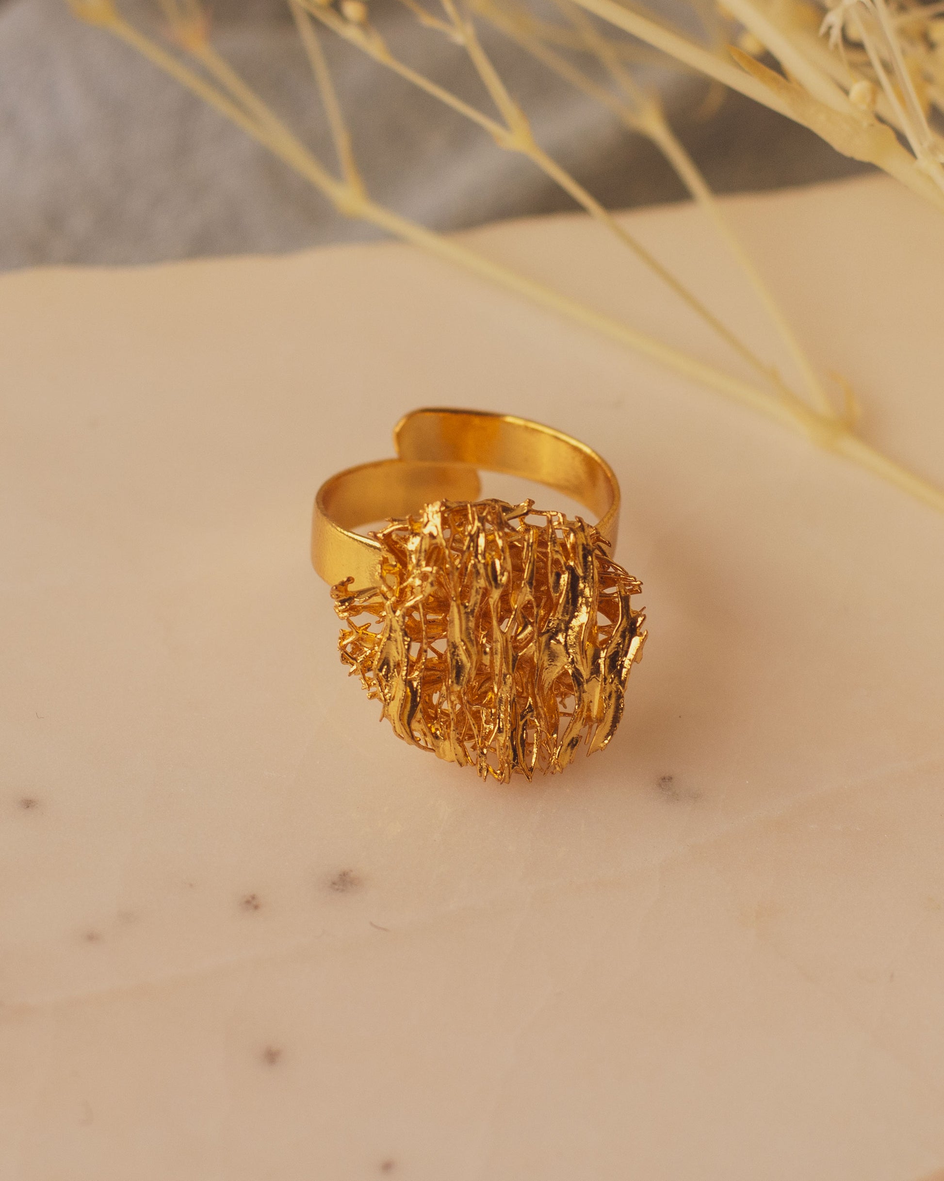 Anillo Luffa Estropajo Redondo , destacando su textura única y detallada