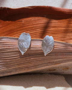 Aretes Topo Mini Hoja Plana Plata Ecológica