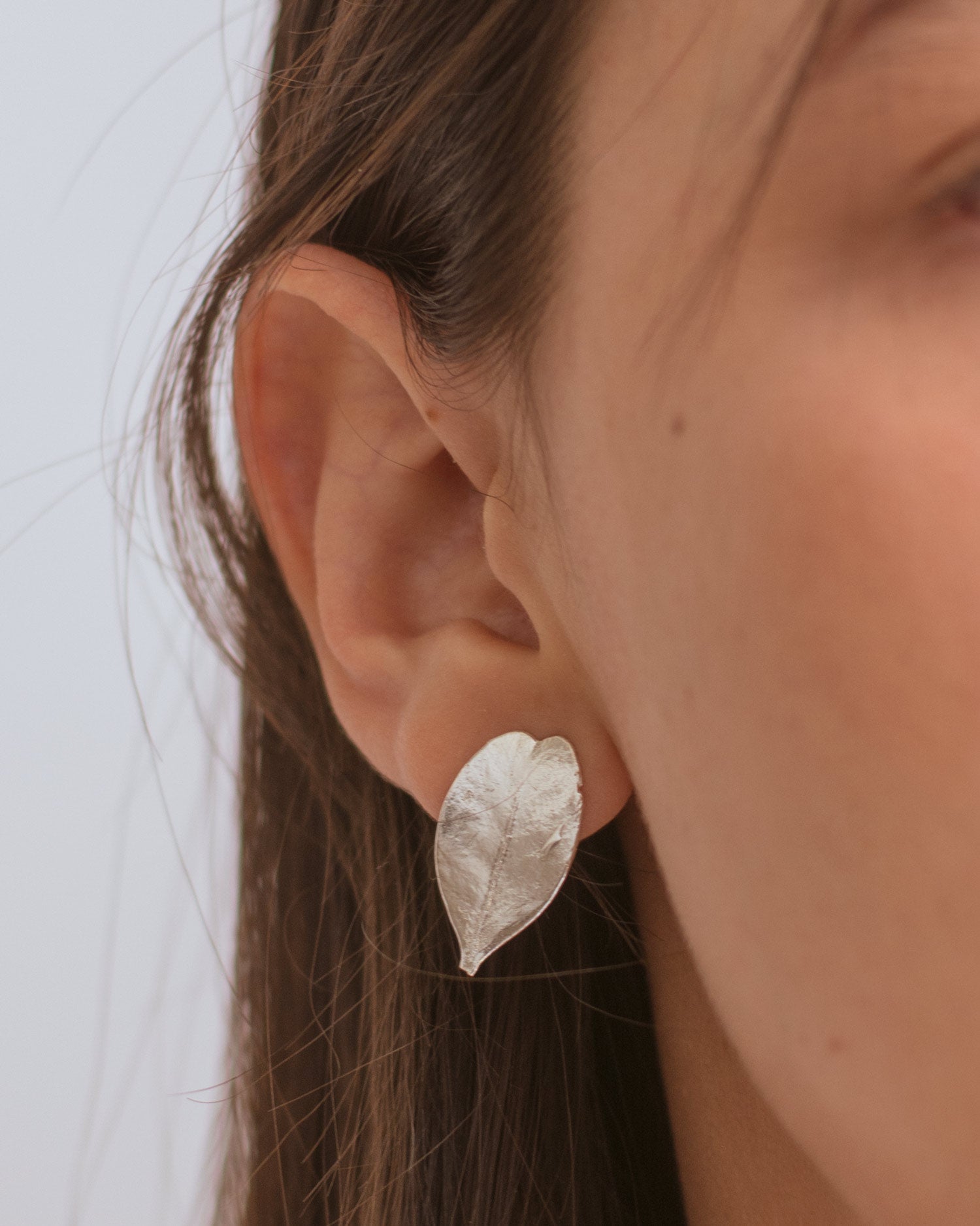 Aretes Topo Mini Hoja Plana Plata Ecológica
