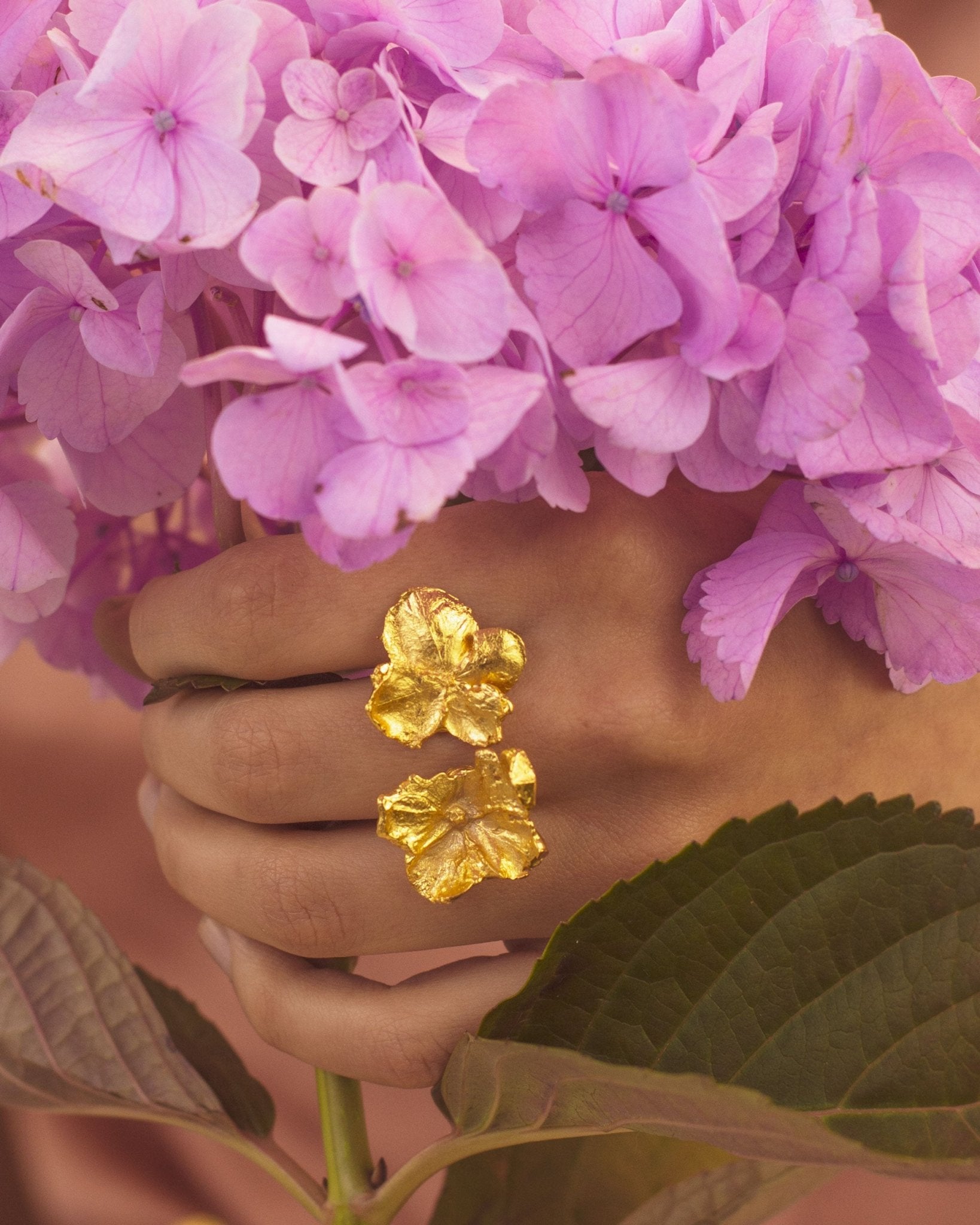 Anillo Dos Hortensias - Joyería Botánica | Liz de la Cruz